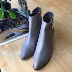 Women’s NEW Frye boots 8M taupe, soft supple creamy leather